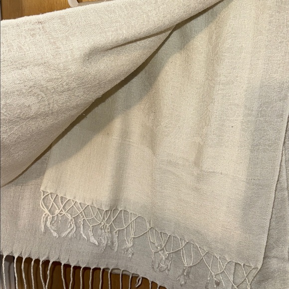 Elegant %60 Silk Pashmina Scarf with Dainty Fringe Shawl Wrap OS - Picture 4 of 4